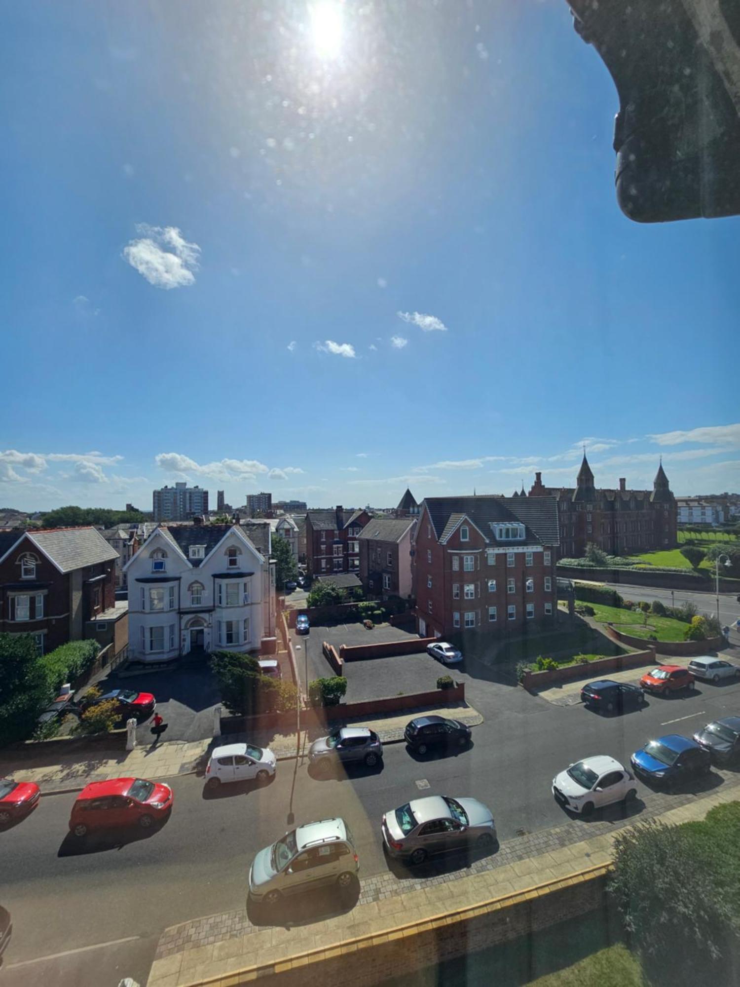 2 Bed Apartment Lakeside On The Promenade Southport Exteriér fotografie